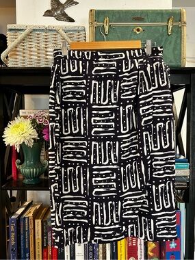 Leslie Fay Sportswear Faux Wrap Rayon Skirt with Excellent Abstract Print